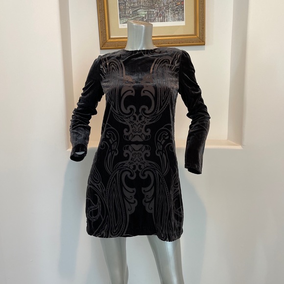 Zara Dresses & Skirts - Zara Women Velvet Long Sleeve Black Print Mini Dress Size XS BNWT